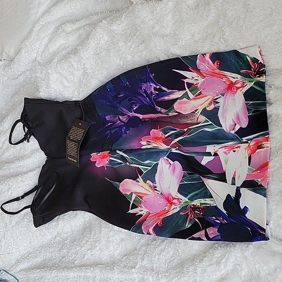 Bebe Black Floral Print Deep V Scuba Dress - Picture 9 of 10